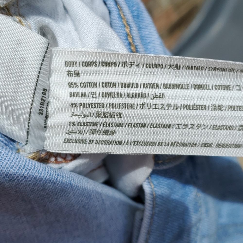 Hollister Jean - Picture 7 of 7